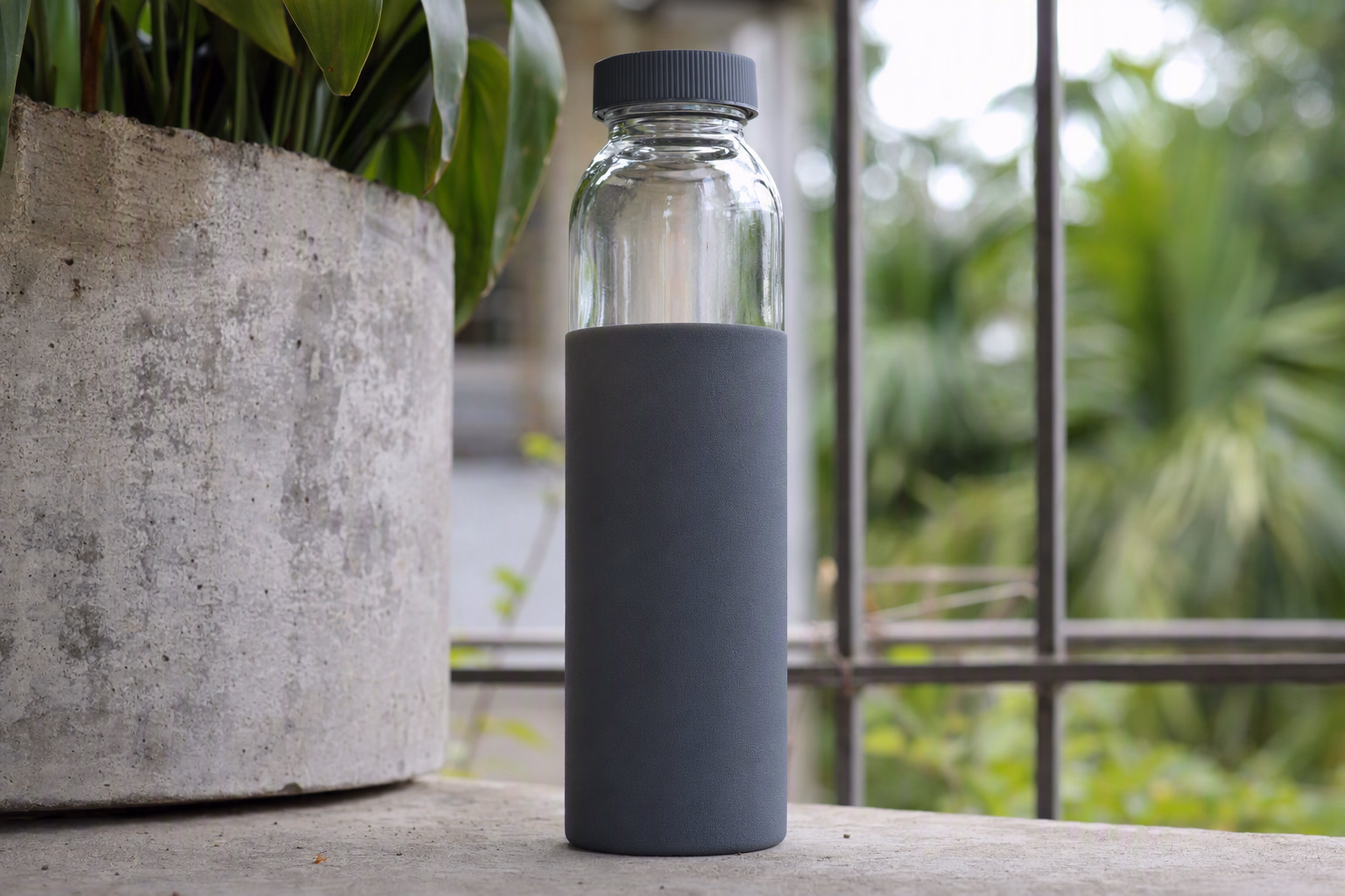Jolora Active 750 tall glass bottle with graphite sleeve