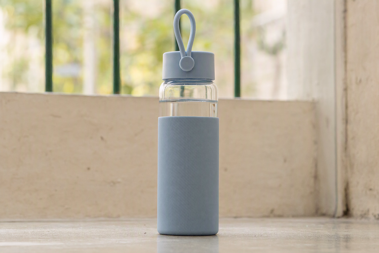 Loop 650 bottle with mist-blue sleeve and carry loop